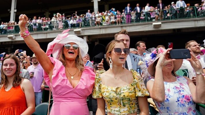 People celebrate United States Kentucky Oaks Day 2026 with hats fashion and group gatherings.