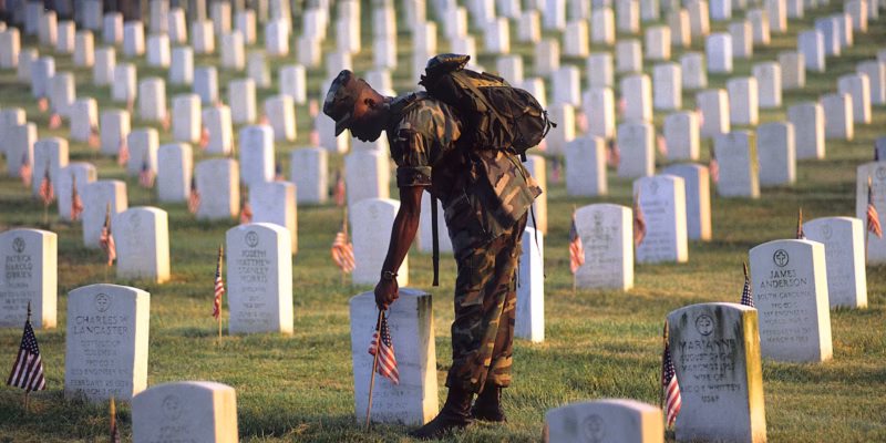 Families across the United States honor fallen soldiers during Memorial Day 2026 ceremonies and parades.